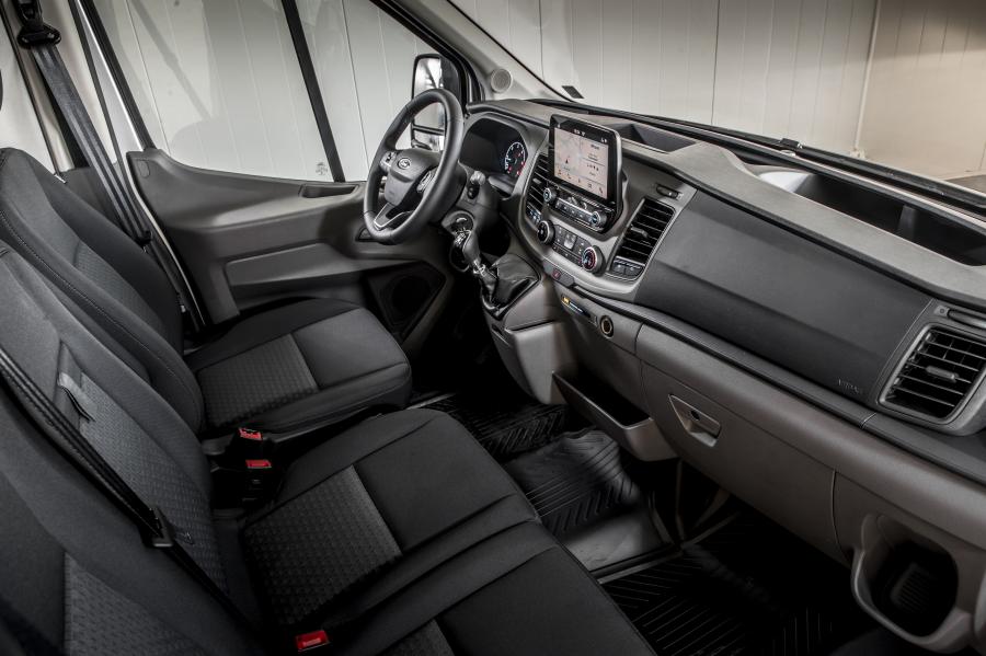 Интерьер Ford Transit Jumbo Van L4H3 2018 года  (EU) (фото 20 из 25)